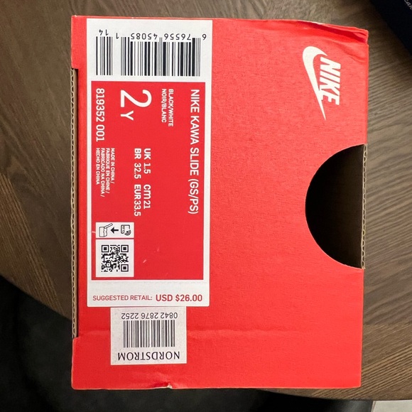 Nike - Picture 2 of 4